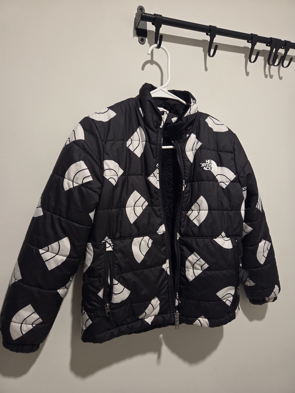 The North Face Kids MEDIUM Reversible Black & White Graphic Puffer Jacket